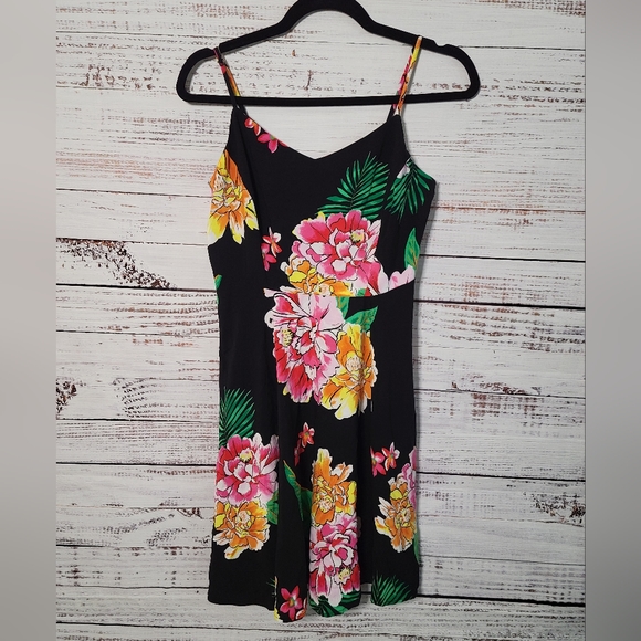 Old Navy Dresses & Skirts - Old Navy Black M floral dress with smocking on the back